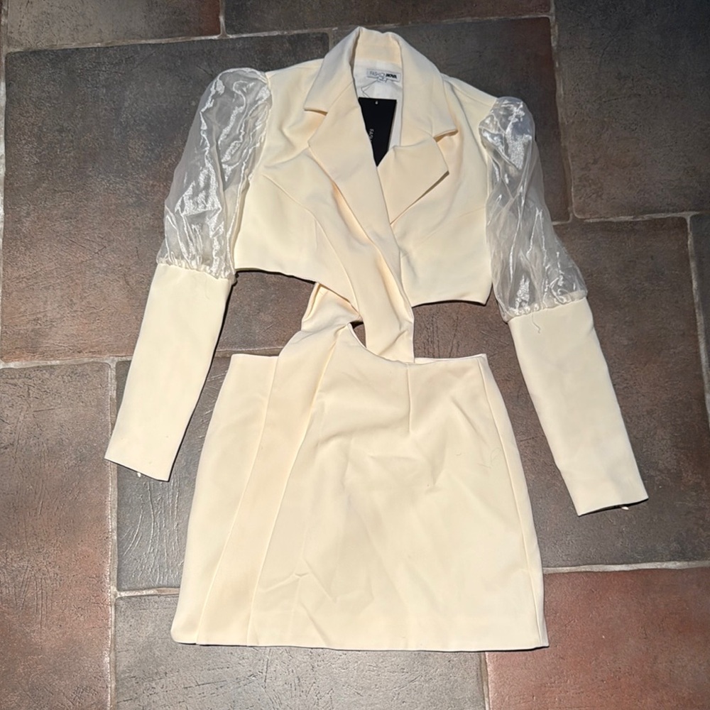 NWT Fashion Nova Blazer Dress Sz small Cream with Sheer Sleeves - Picture 3 of 5